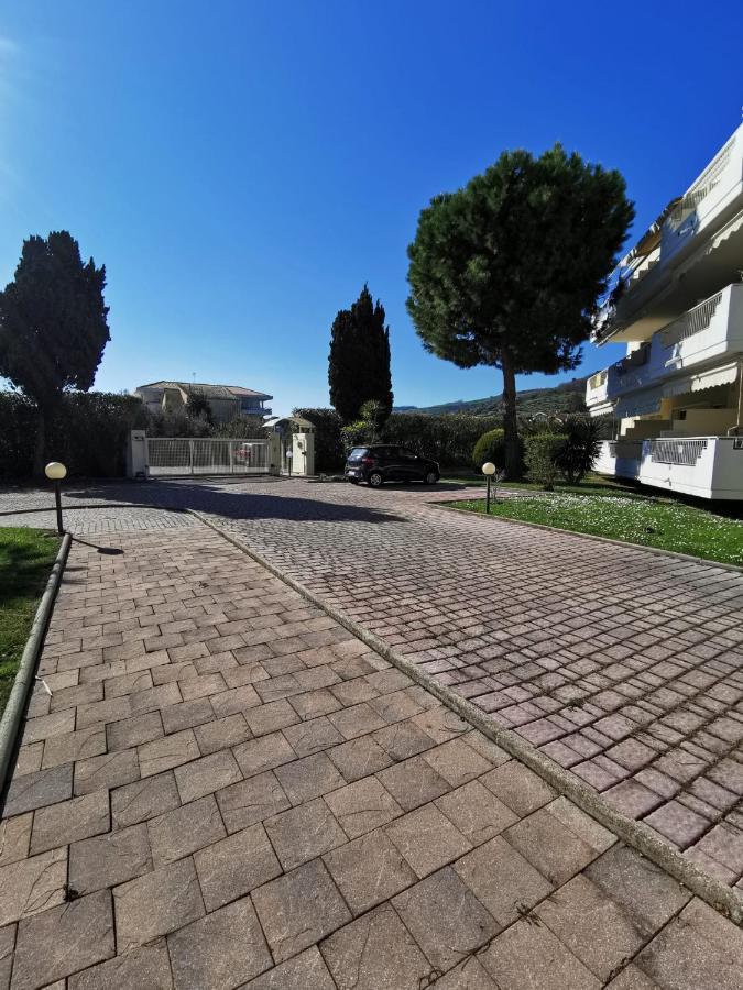 Apartamento Il Piacere Pineto Exterior foto